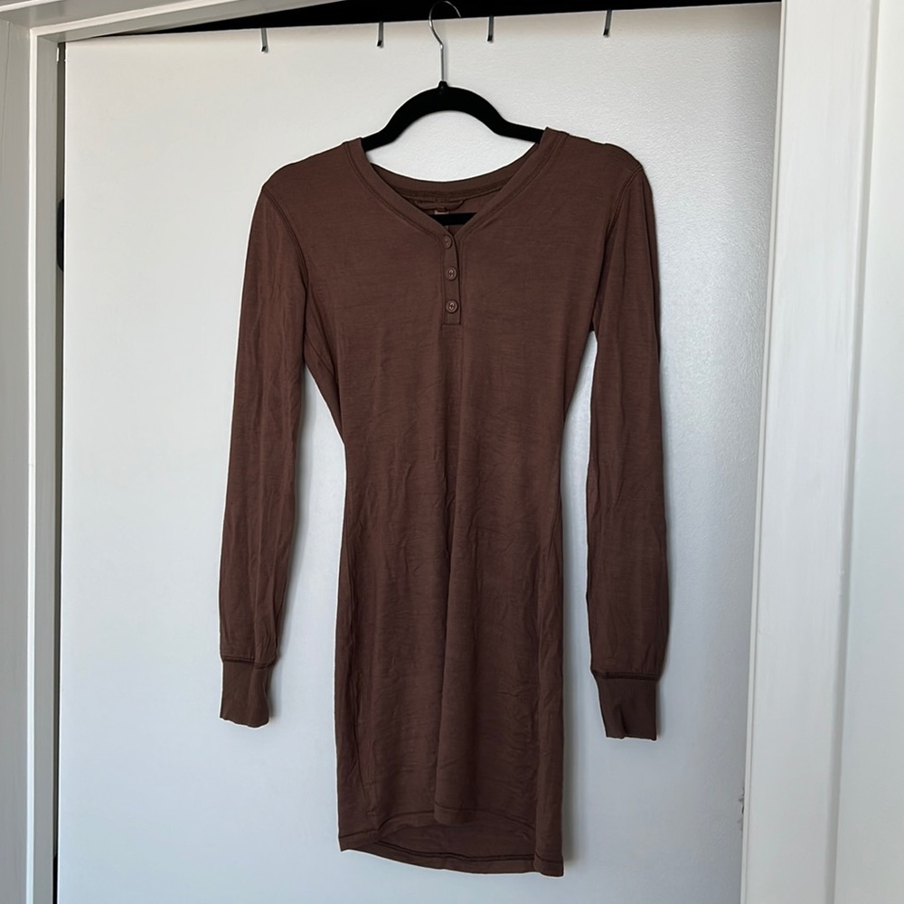 SKIMS Sleep Henley Dress in Jasper (brown) Size Small